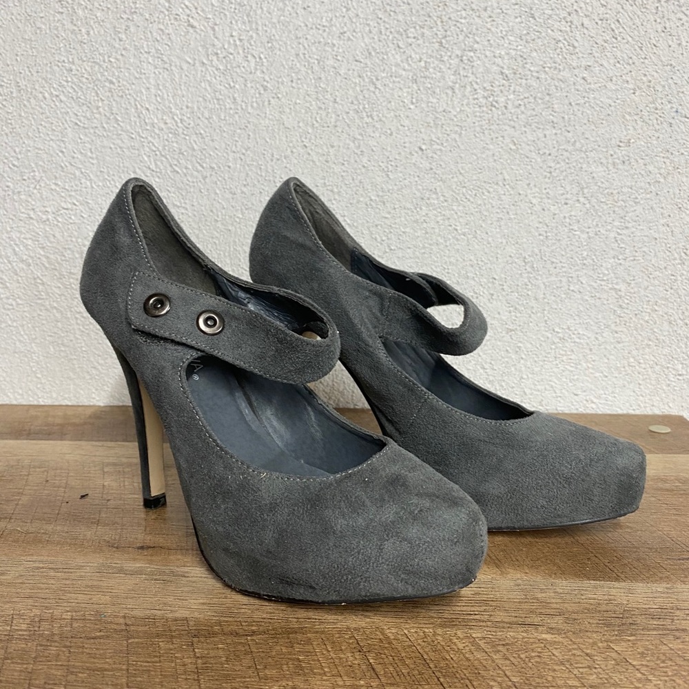 Wild diva pumps size 7